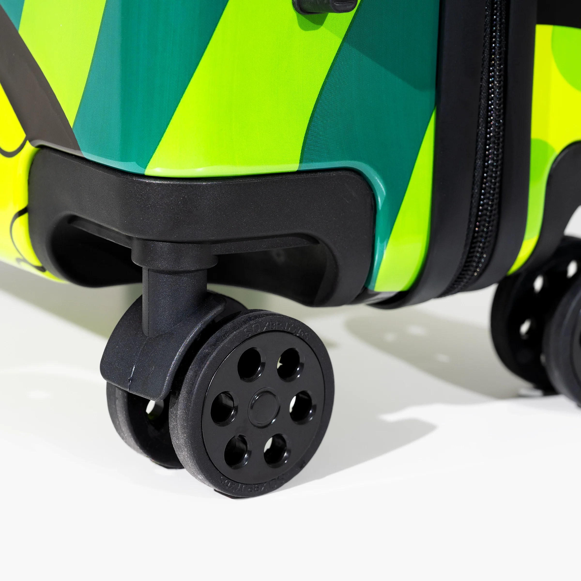 New Day Britto 20" Luggage - Image 5